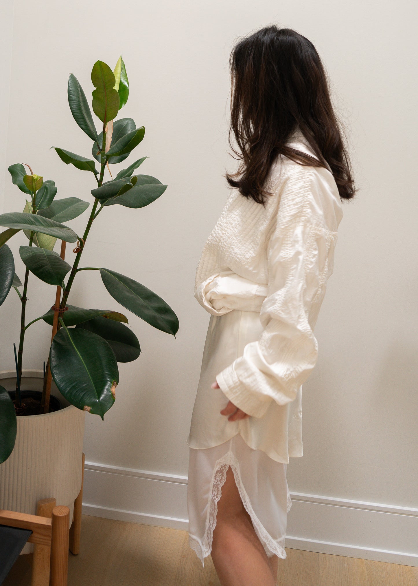 Snow white lace trimmed midi slip skirt - Donni